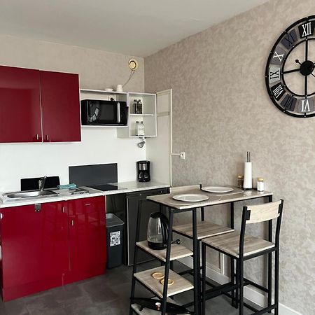 Joli Studio Avec Parking Prive, Bien Situe Moulins  Buitenkant foto